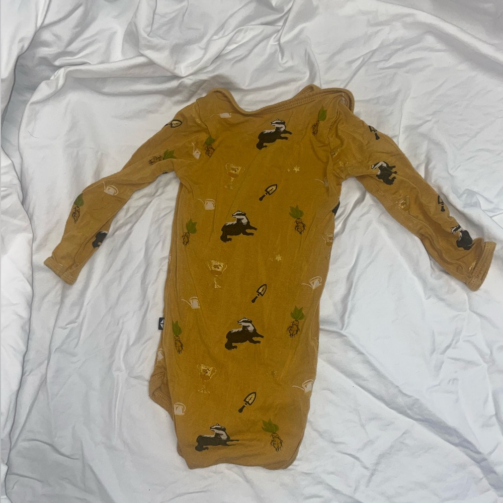 Kyte Baby 6-12 Month Limited Edition Harry Potter Hufflepuff Onesie - Picture 3 of 3